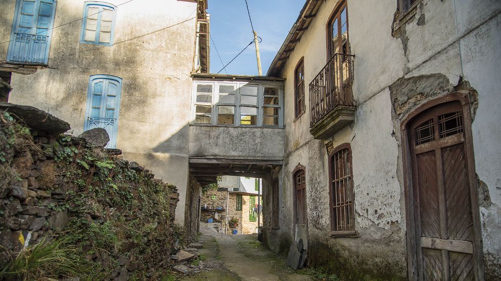 Una calle de Leixazós, que hoy cuenta con muy pocos vecinos