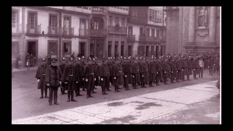 El alcalde Molina, en las obras de General Sanjurjo..Policía Municipal de A Coruña en 1931