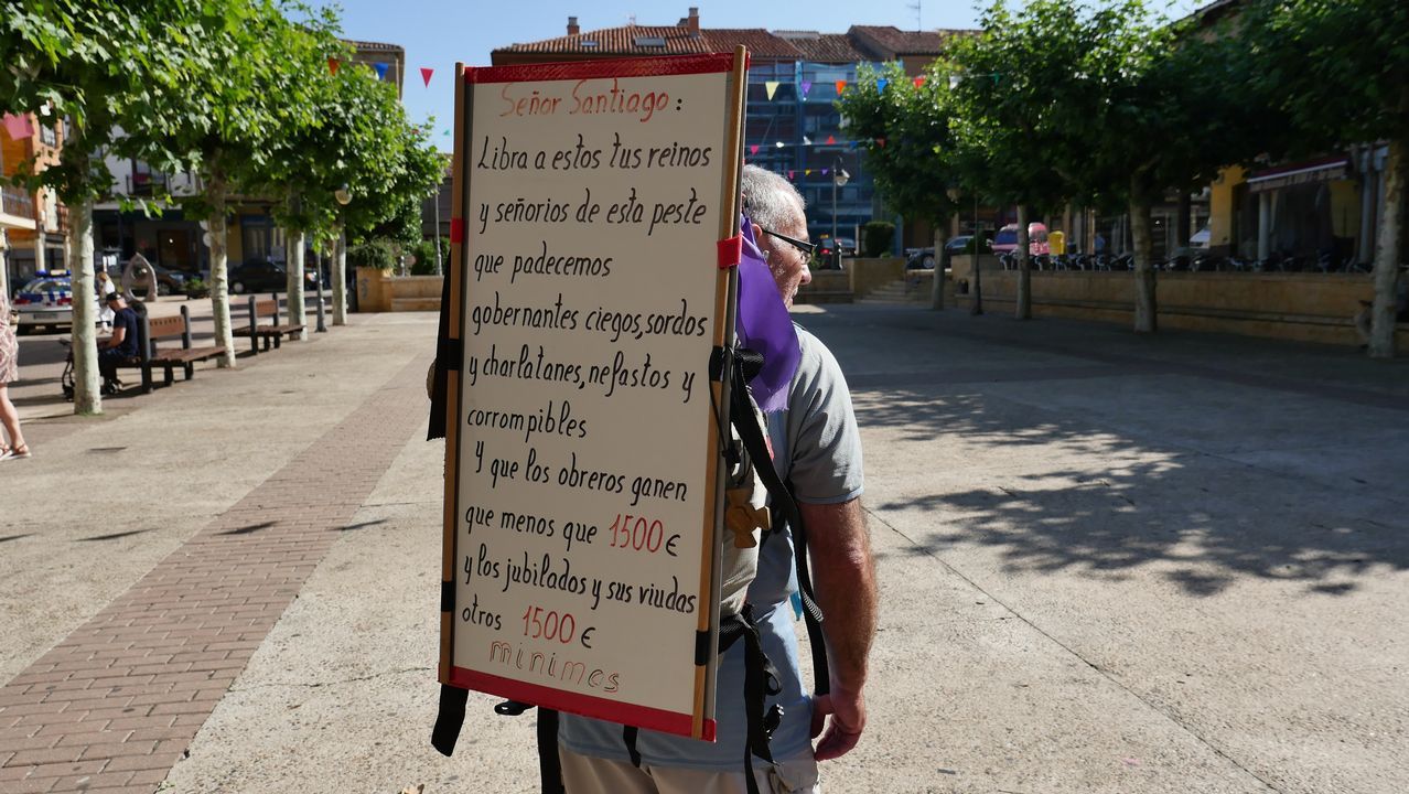 Javier Comonte hace el Camino portando un mensaje que resume el sentir de viudas, trabajadores y pensionistas
