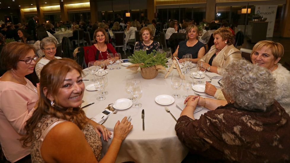 Homenaje al inspector jefe José Antonio Rilo en la cena benéfica de Renacer