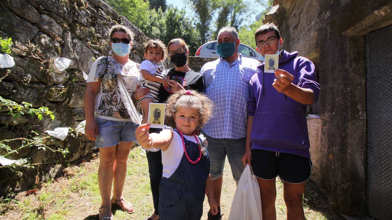 MISA EN SAN BENITO DE SERANS CON LA SUBASTA DE GALLOS