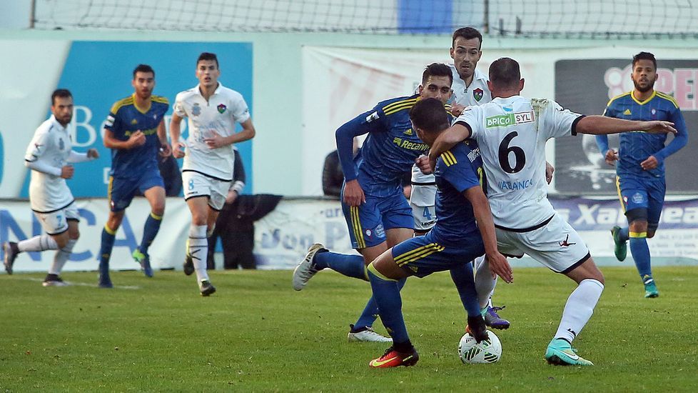 Partido de fútbol Segunda B entre Boiro y Celta B
