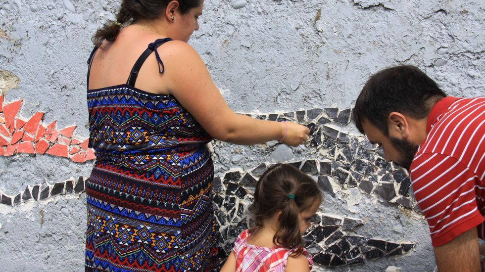 Gerardo Rodríguez, Chere, dirige la elaboración de un mural en el Malecón junto al río Sil
