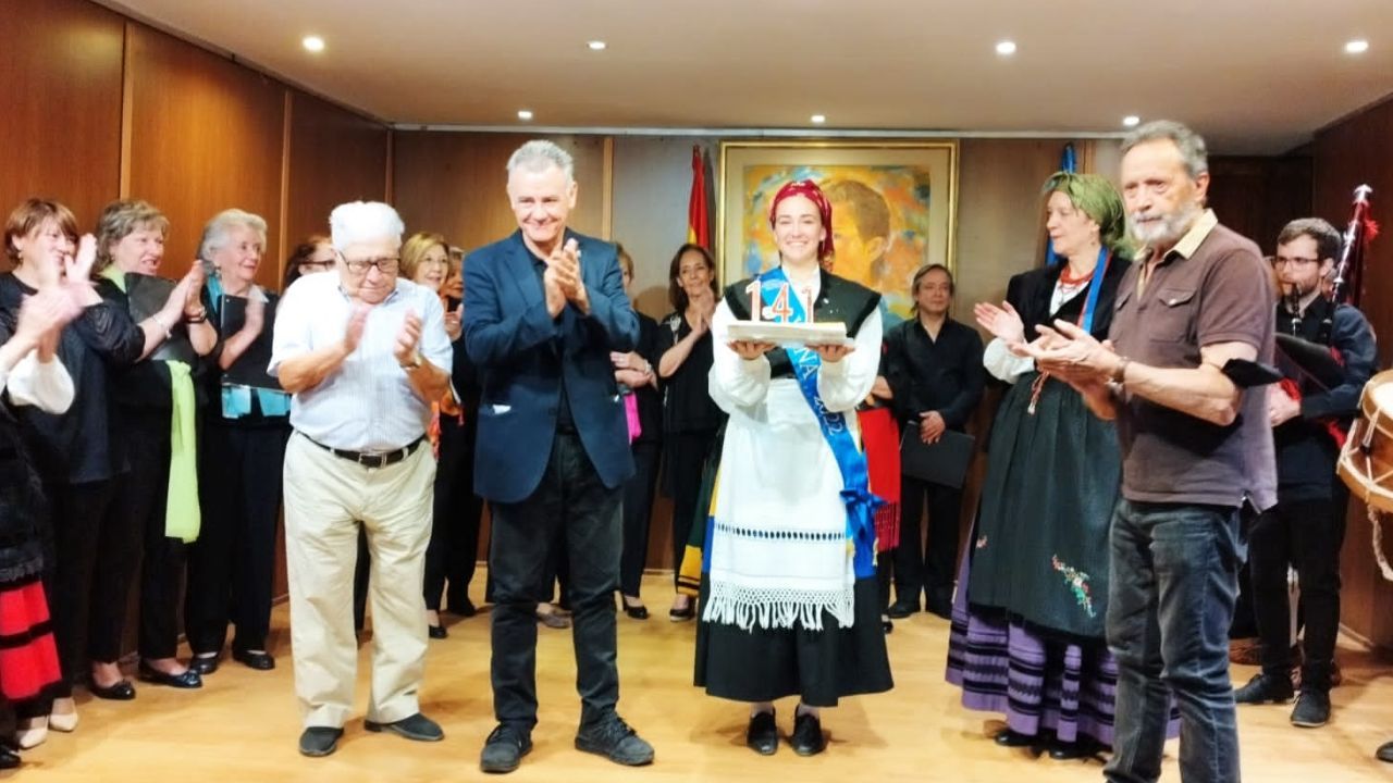 autora. El Centro Asturiano de Madrid celebra sus 141 a�os