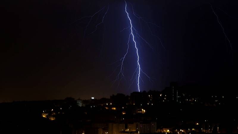 Carballo XXL.Tormenta eléctrica sobre Pontevedra