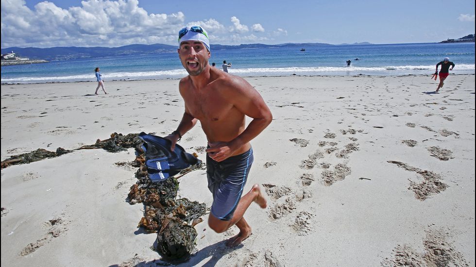 Pruebas de socorristas en la playa de Silgar