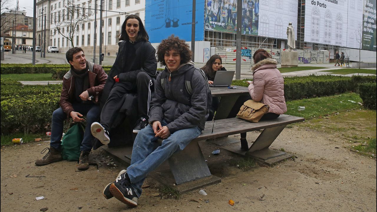 Los profesores luchan por que el gobierno descongele su carrera.
