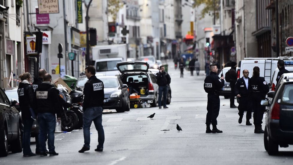 Abrigos abandonados en la calle al lado del Comptoir Voltaire cafe