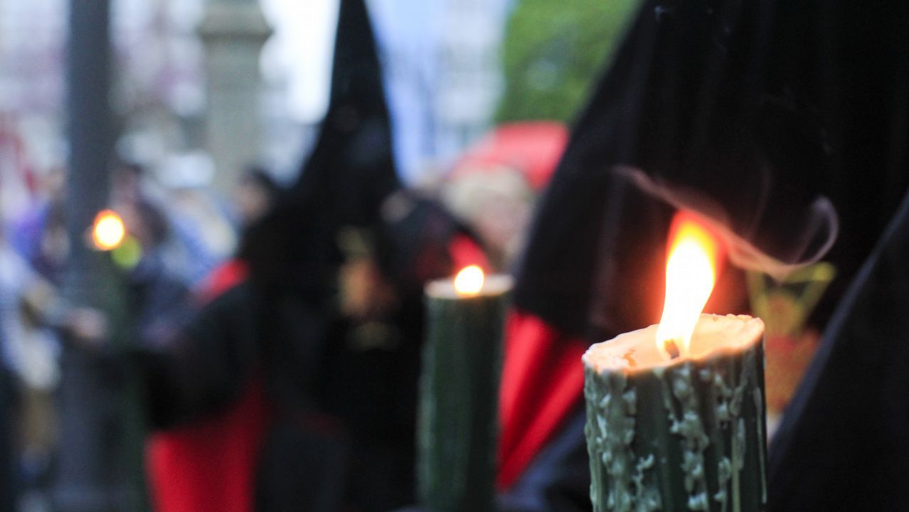 Martes Santo | Procesión de Jesús atado a la Columna y la Santísima Virgen de la Esperanza. Cofradía de Dolores