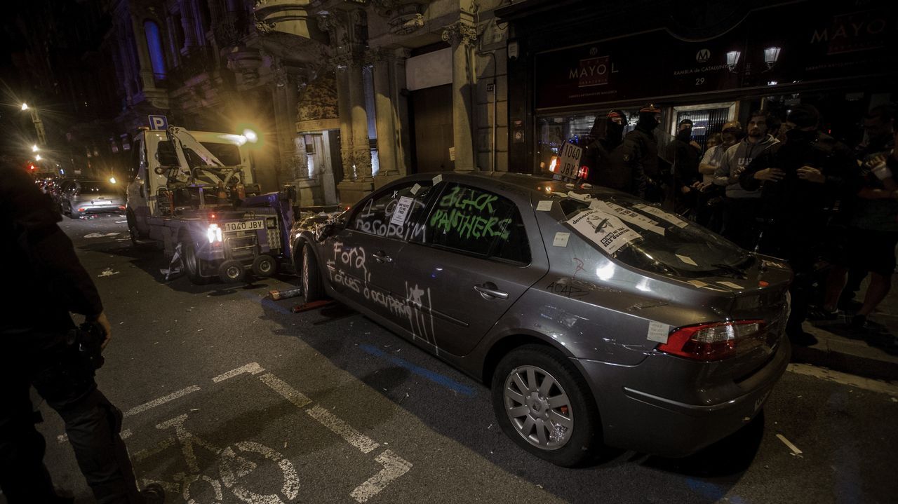 Estado en el que han quedado los coches de la Guardia Civil