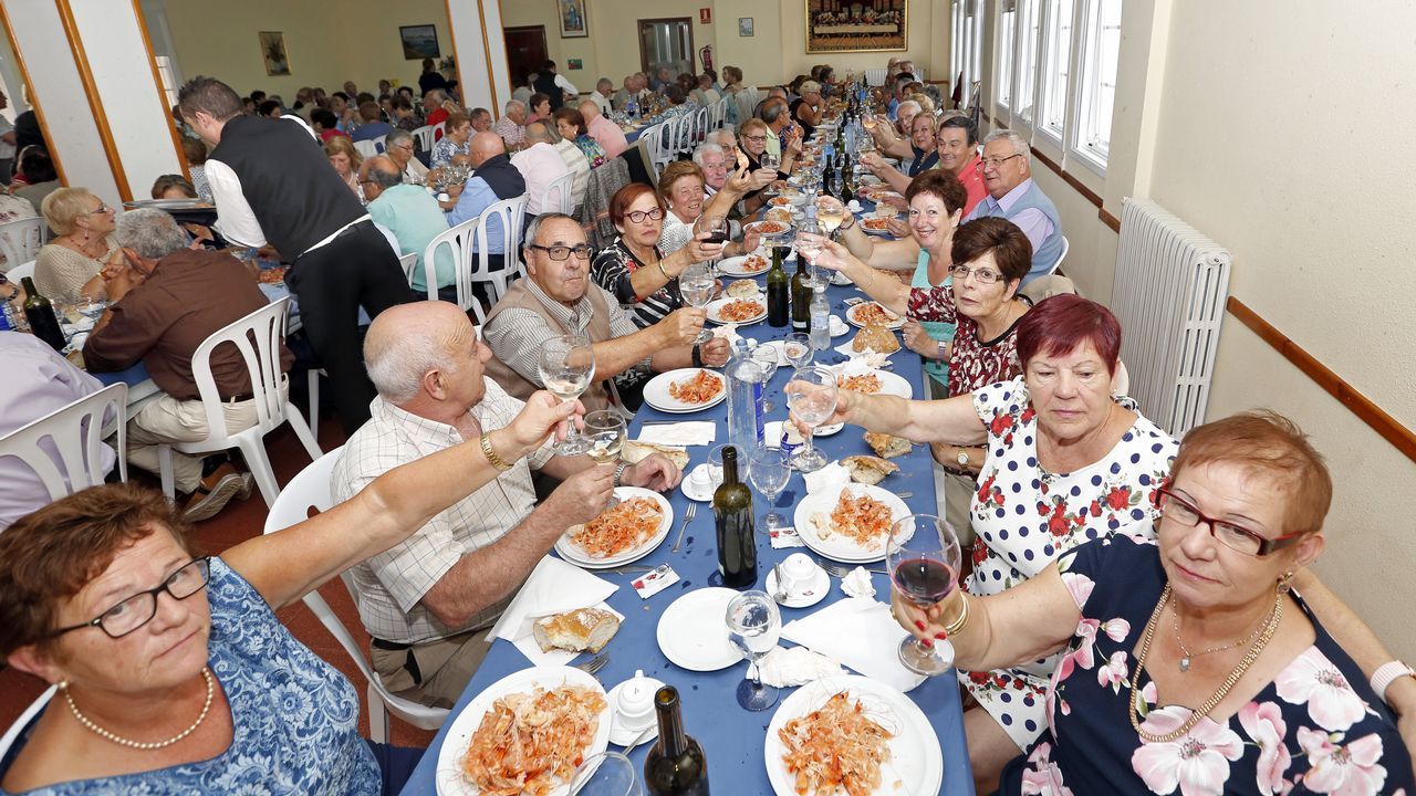 Comida de los Mayores en las fiestas de la Guadalupe.