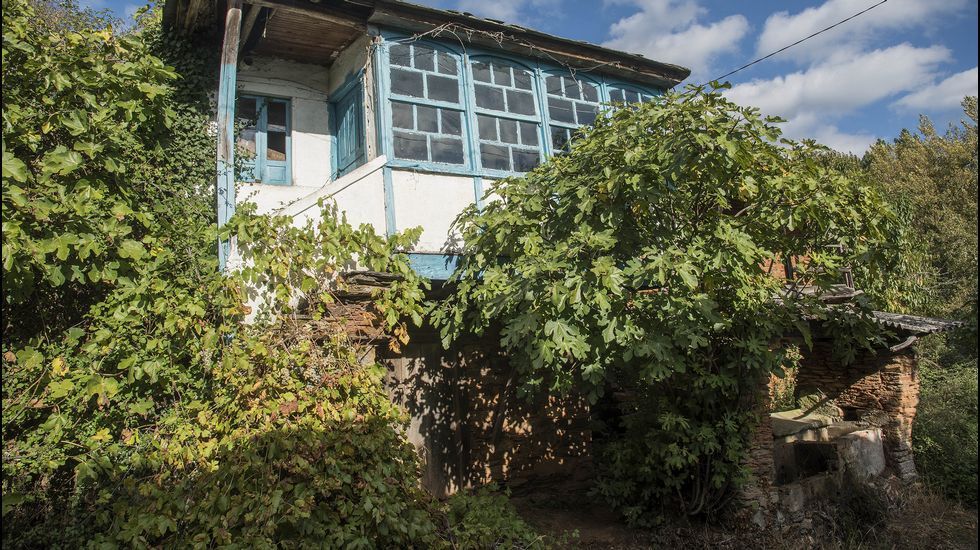 .Casa con fuente y lavadero en O Pacio