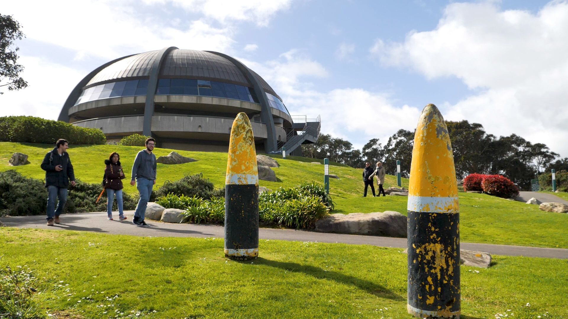 coruna.En el centro, la ganadora del concurso, Mar�a del Carmen L�pez Ruiz, nacida en Sada y residente en A Pasaxe, acompa�ada de la segunda clasificada, Manuela Pati�o, de Porto do Son (a la derecha), y la tercera, Mar�a Luisa Pombo, de Uxes (a la izquierda)