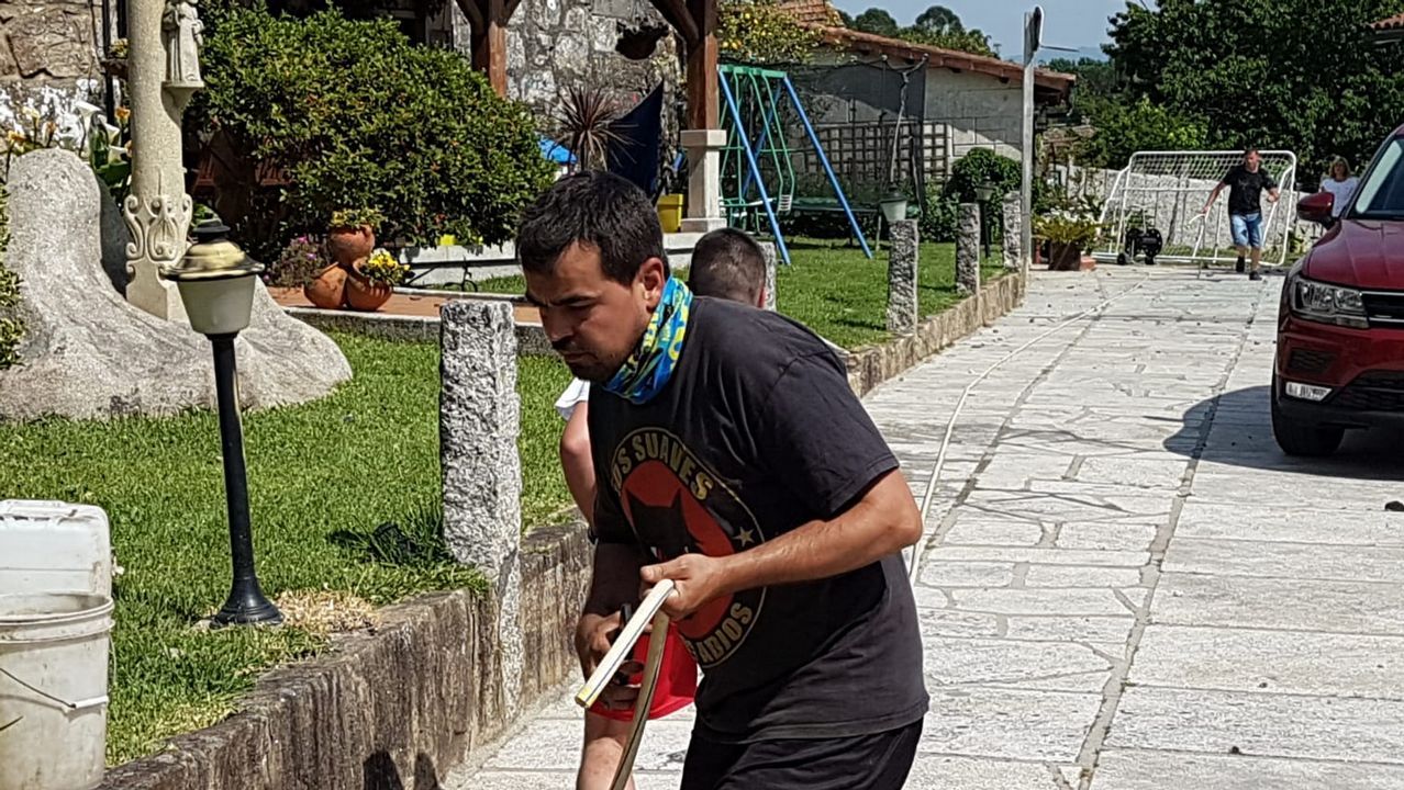 El diá después a la explosión mortal en Tui