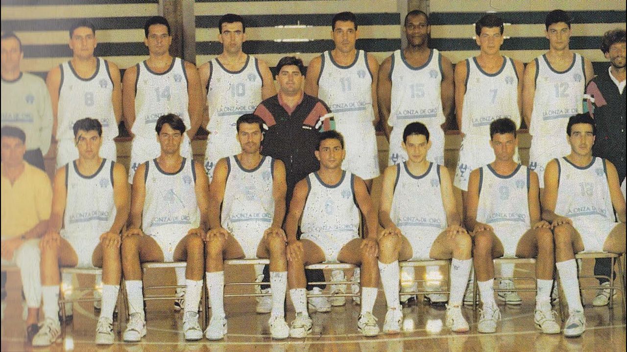 Aficionados obradoirista en Mataro en el que el Obra logro la victoria (86-89) en los últimos minutos.