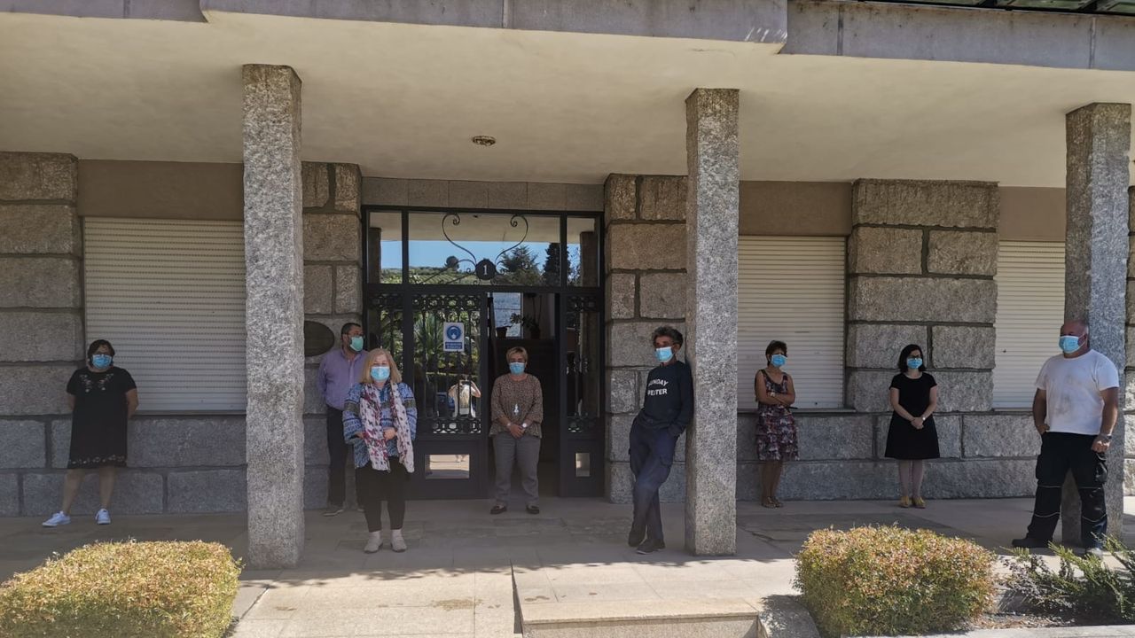 En la Casa do Concello de Petín se sumaron al reconocimento a los fallecidos