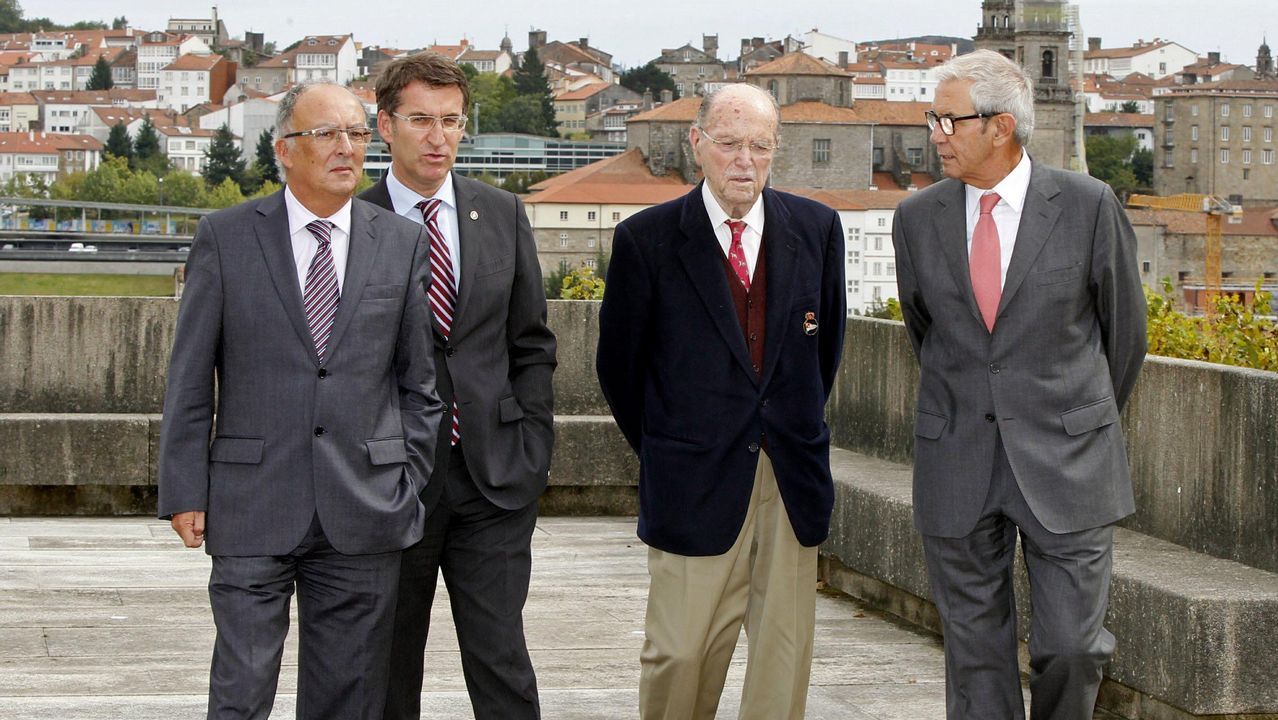 Emilio Pérez Touriño saluda, como presidente de la Xunta, a Fernández Albor