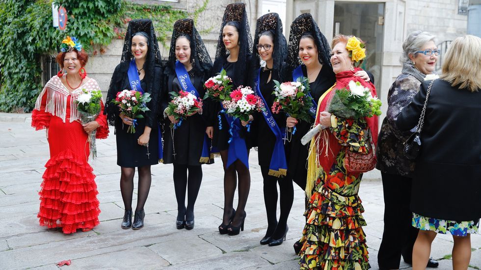 Comitiva del Rosario hacia Dominicos para la ofrenda floral