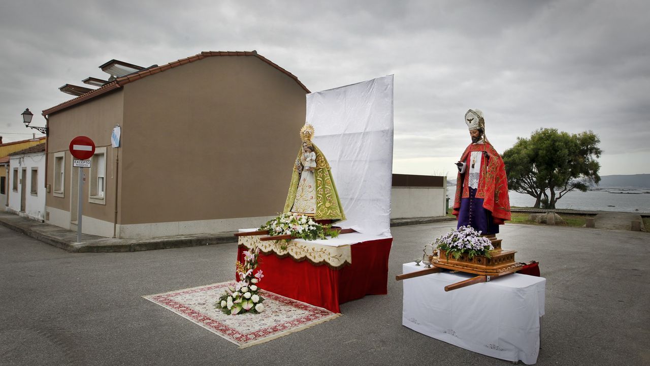 El barrio de San Pedro regala un manto en oro a la Virgen