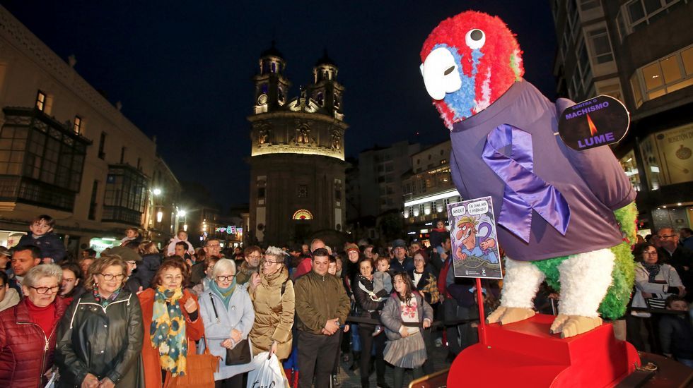 Carnaval de Pontevedra. Presentación del loro Ravachol