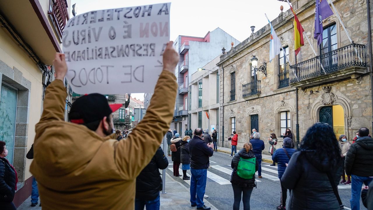 PROTESTA DE LA HOSTELERIA EN POBRA Y RIBEIRA