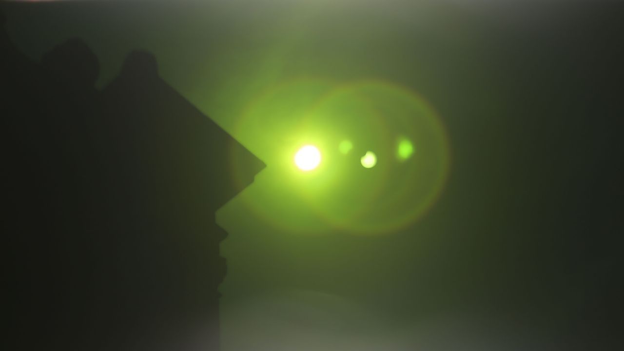 El eclipse a través de una protección para soldar en Lugo