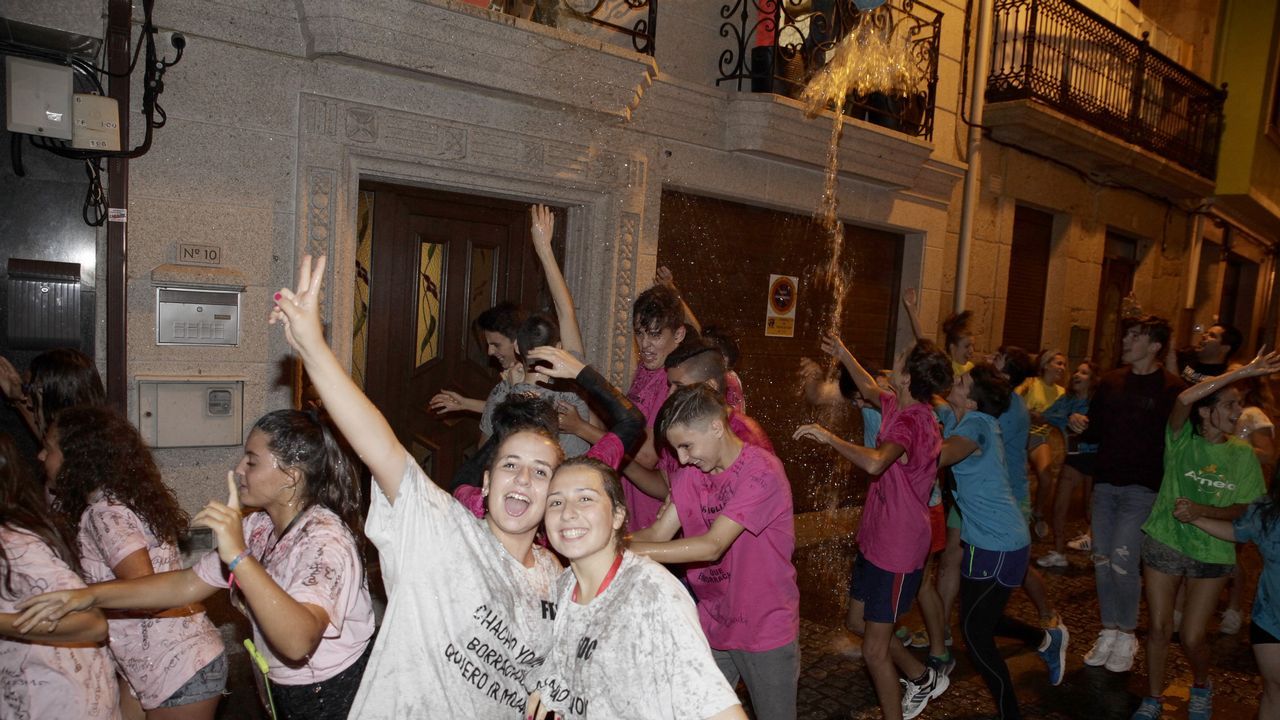 FIESTAS DEL CARMEN DE PORTO DO SON, ÚLTIMO DÍA. FIESTA DEL AGUA Y FUEGOS ARTIFICIALES.