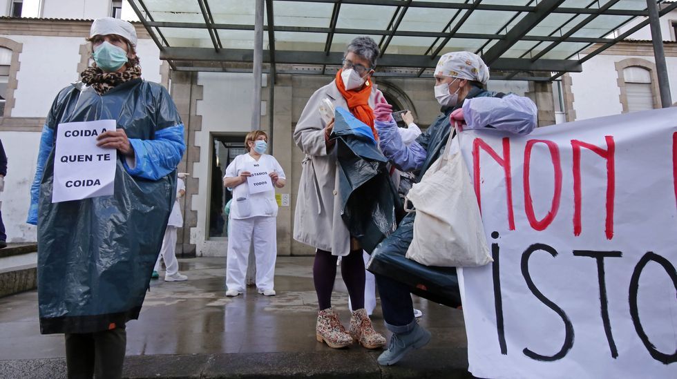 Concentración de sanitarios en el hospital Provincial