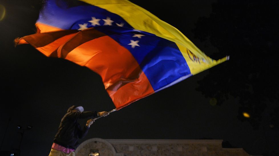 Los opositores celebran la victoria en las calles de Caracas.