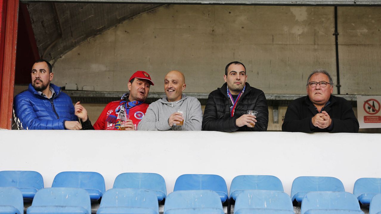 Ambiente de gala en el derbi del fútbol ourensano.La pugna entre la UD Ourense y el Ourense CF fue toda una fiesta del balompié provincial