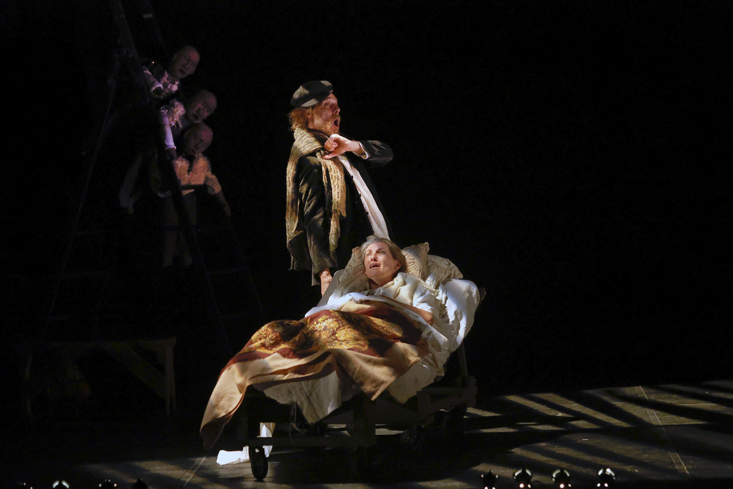 Representacin da obraLa rosa de papel da compaa Tribuee no teatro Valle Incln. 10/07/2025