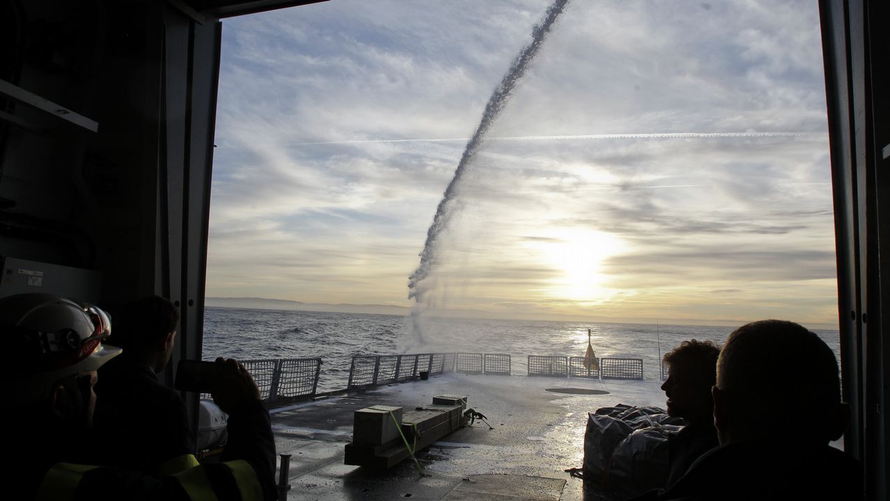Las pruebas del «Furor» comenzaron a primera hora de esta mañana; en el barco viajan 87 personas