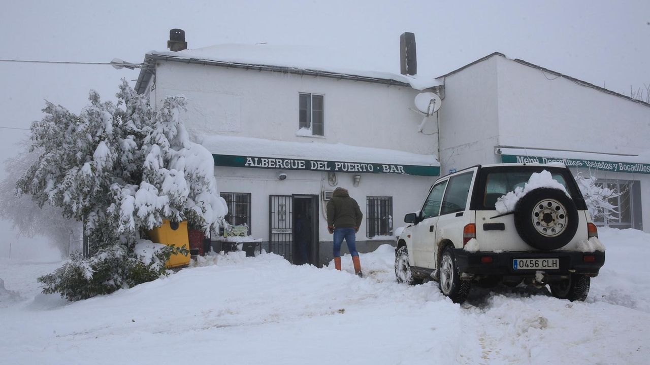 En zonas de Pedrafita do Cebreiro y Triacastela nevó con intensidad