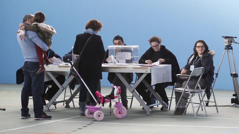José Ramón Gómez Besteiro vota en Lugo.
