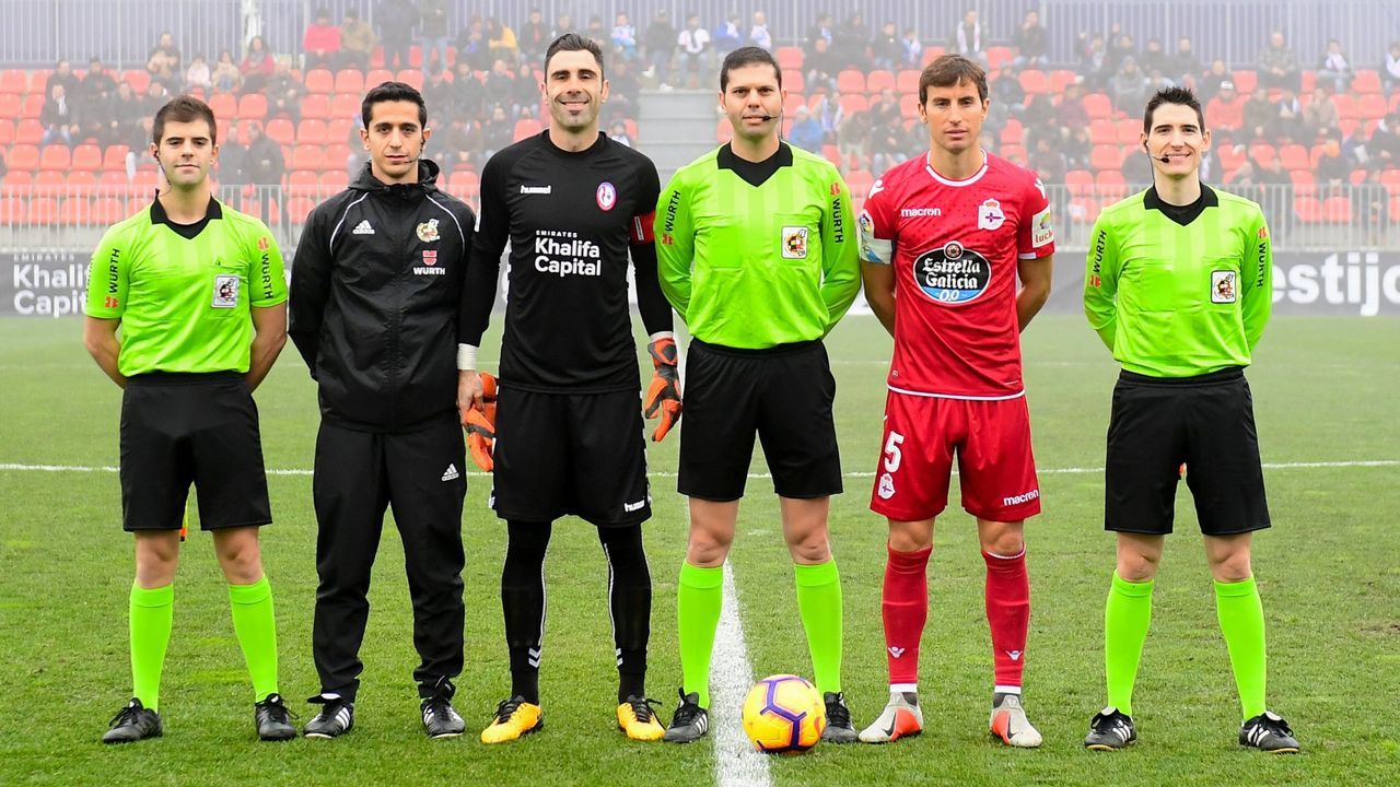 Trujillo Su�rez, sus ayudantes y los capitanes del D�por y del Majadahonda, antes del partido del pasado mes de diciembre