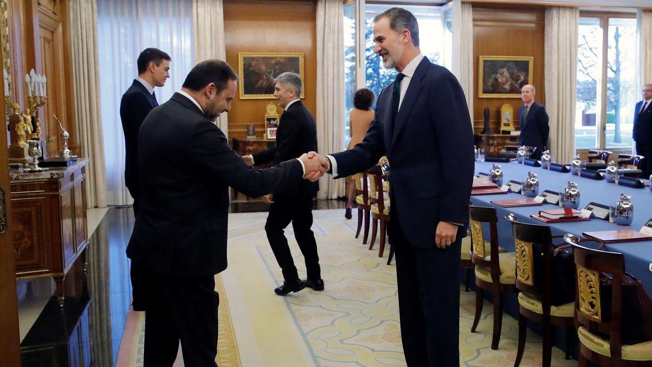 El rey recibe al ministro de Transporte, José Luis Ábalos
