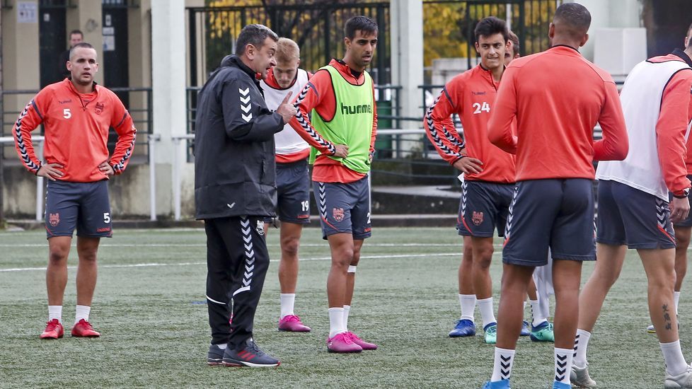 Entrenamiento del Pontevedra CF en A Xunqueira