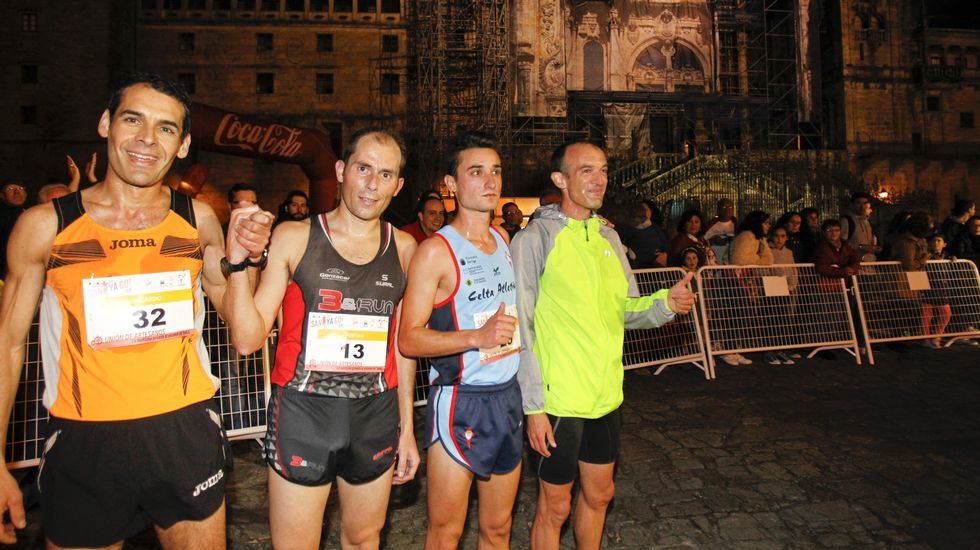 Agustín Hernández, entre los corredores.
