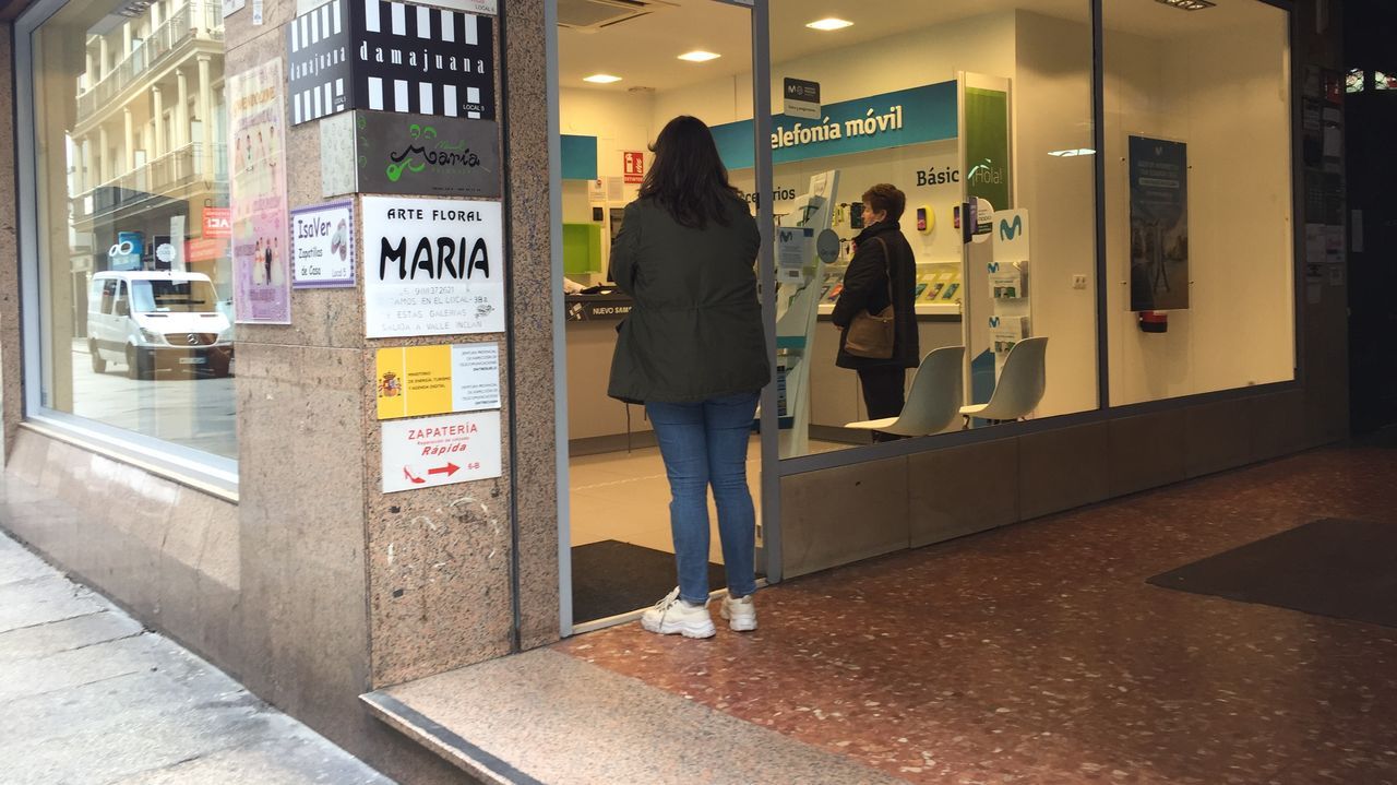 Tienda de telefonía móvil en la calle Santo Domingo de Ourense