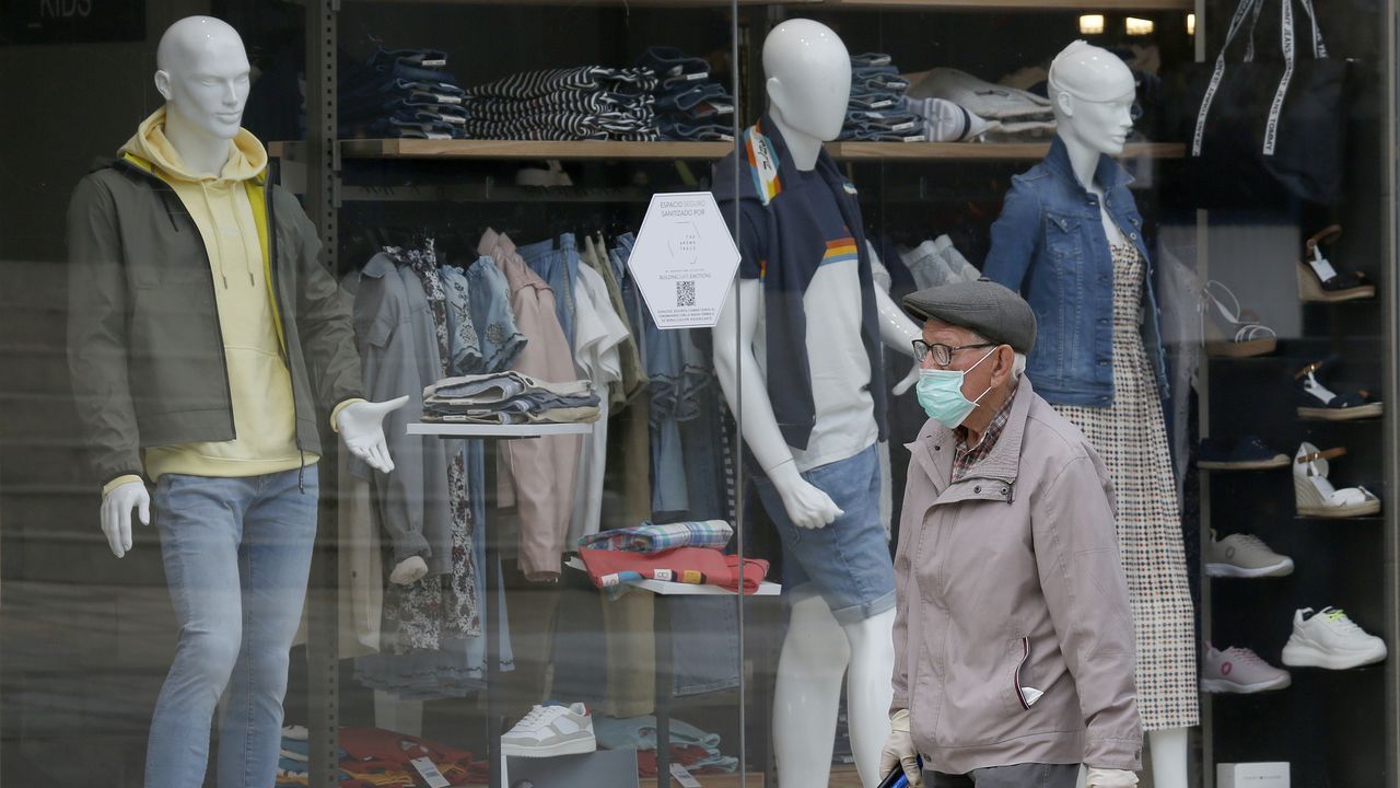 Primer día de uso obligatorio de mascarillas en Barbanza