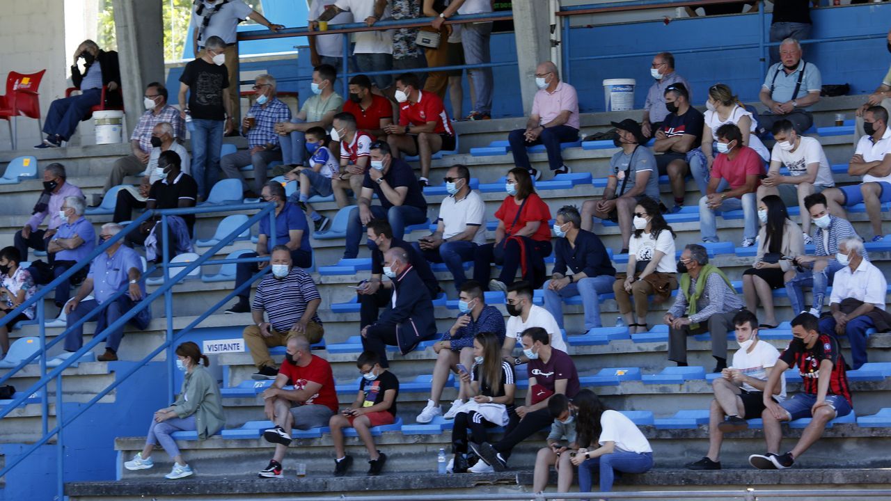 PARTIDO ENTRE EL NOIA Y EL BOIRO EN SAN LÁZARO. PREFERENTE. FÚTBOL.
