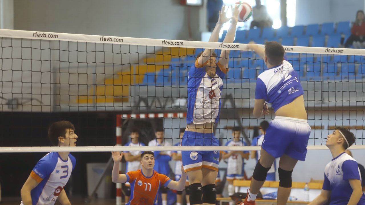 Los m�s peque�os de Ribeira celebraron el D�a del �rbol.Clara Millares, en el mismo instante en que los �rbitros la declararon vencedora