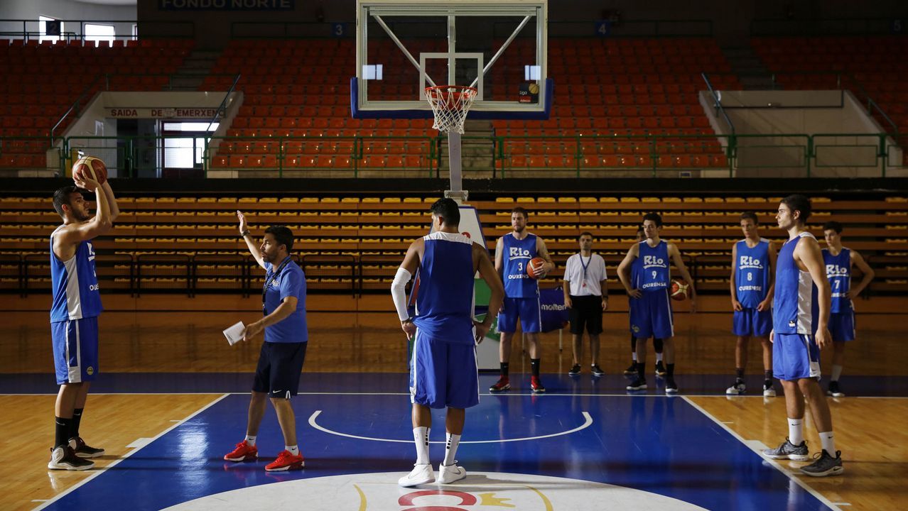 EL NUEVO COB EMPIEZA SU PRETEMPORADA.Gonzalo García, dando instrucciones