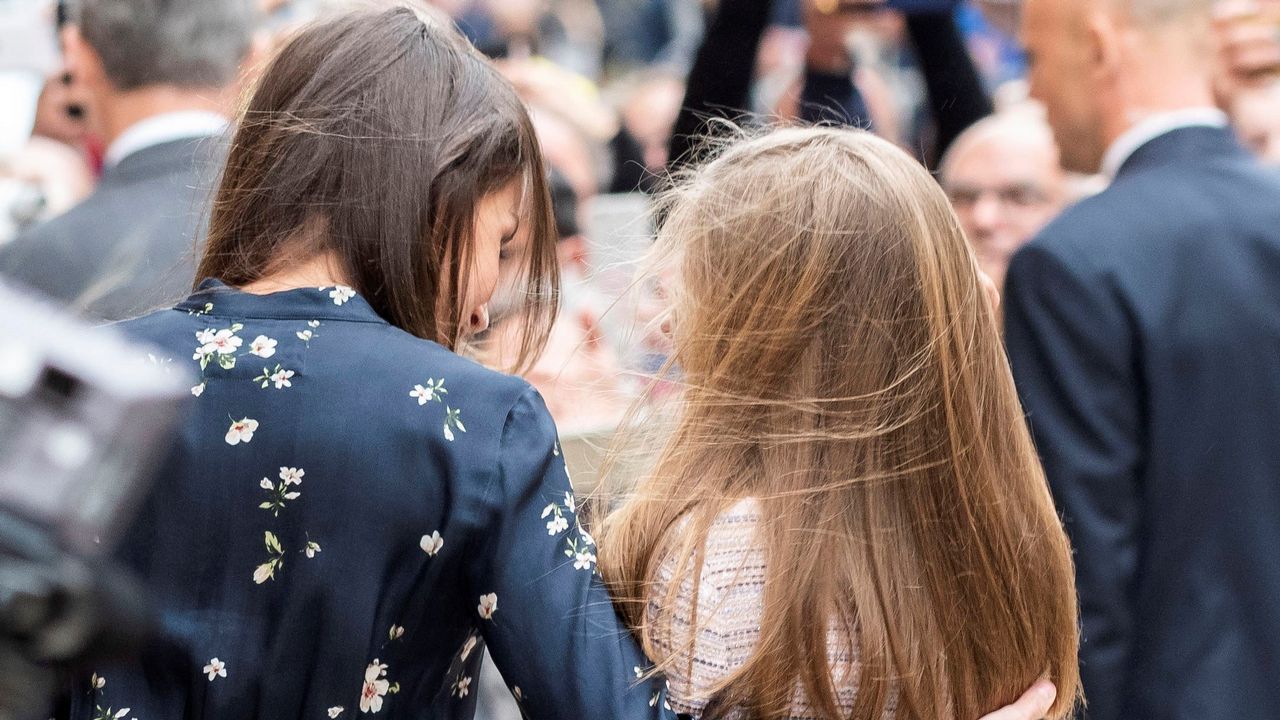 Para la misa de Palma, Letizia eligió un vestido de Massimo Dutti