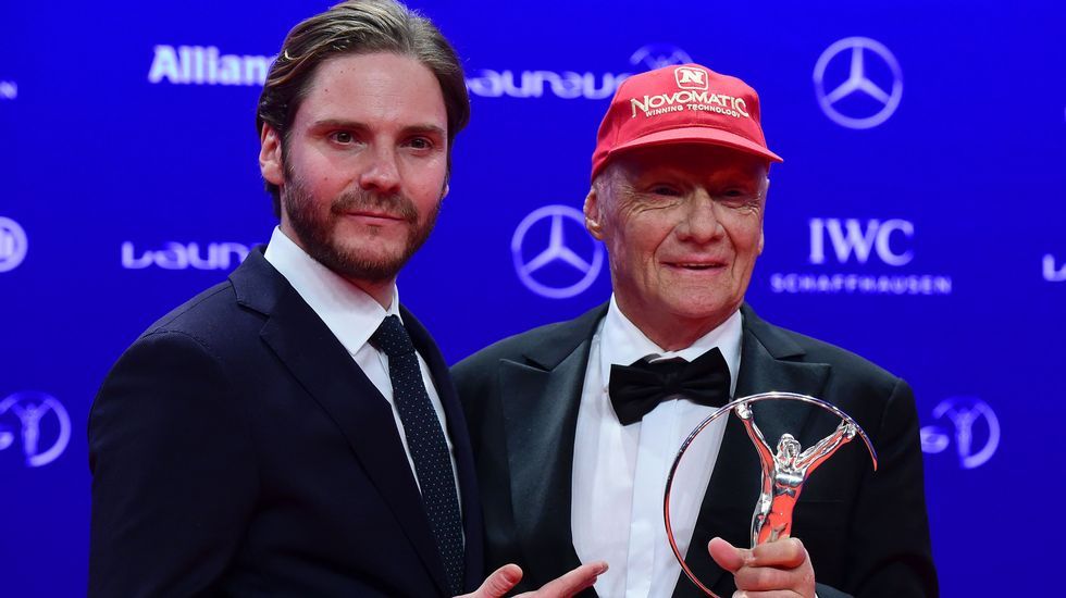 El actor Daniel Brühl y el expiloto Niki Lauda, premio de honor.