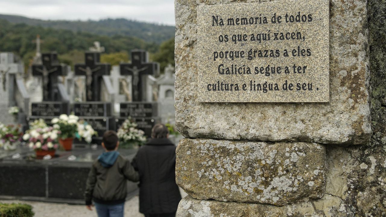 Cementerios singulares de Ourense.Cementerio parroquial de San Verísimo en Celanova. Acoge la tumba del poeta Celso Emilio Ferreiro.