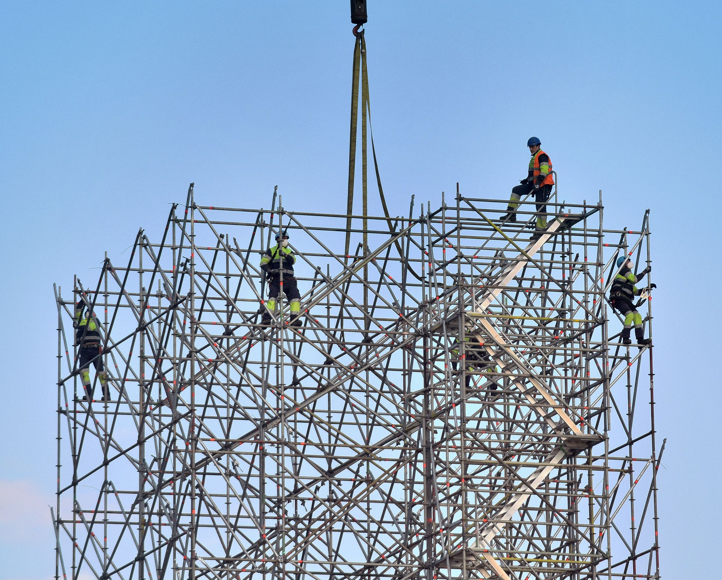 Traballadores de Navantia Fene na construci�n de jackets para o parque e�lico marino que a compa��a Iberdrola montar� en Francia. 04/05/2021