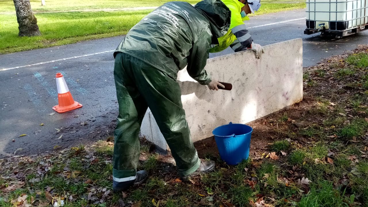 Mejoras del Muramiñae Rehabilita en el Paseo do Miño, donde los bancos volvieron a ser blancos