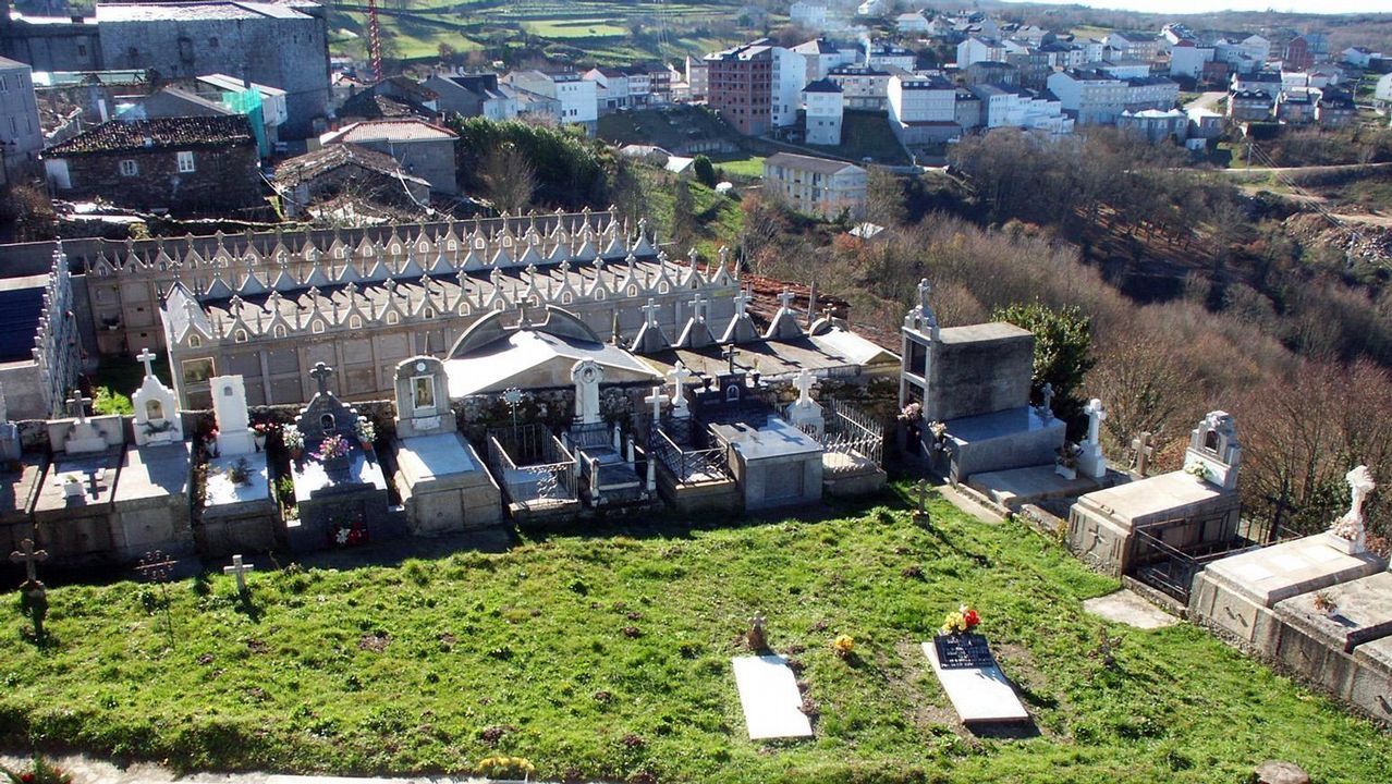 Cementerios singulares de Ourense.El de Castro Caldelas tiene una vista panorámica sobre la Ribeira Sacra.