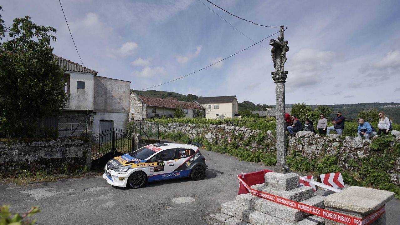 A todo gas en el pueblo de Barroso.La curva del Cruceiro fue un buen escenario para disfrutar del Rali de Ourense